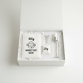 Box personnalisée avec poudre aspirateur 100g Pet de Singe, sachet 20g, spray transparent 130ml et entonnoir transparent